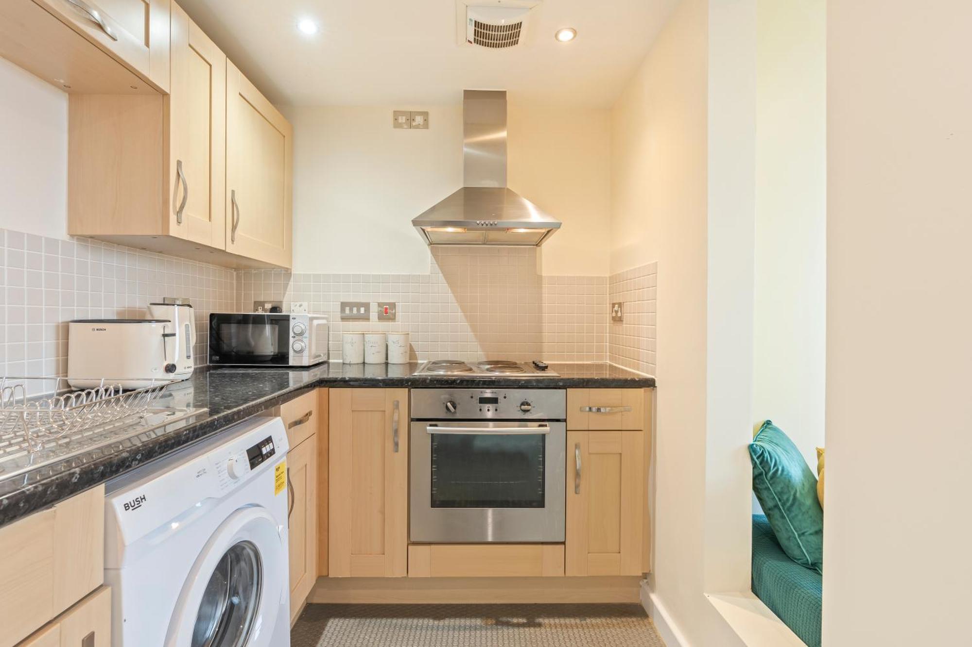 1 Bedroom Cosy - Skyline View - Centre *